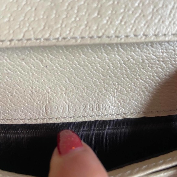 Authentic Gucci Continental Wallet in Beige and White - Picture 4 of 4